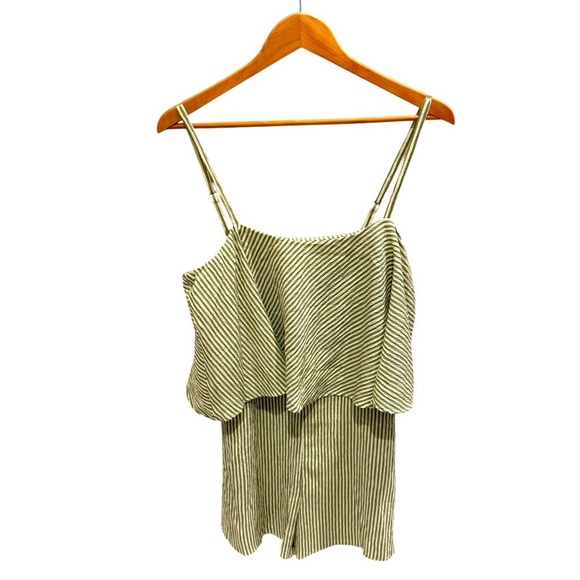 Gilli Women’s Striped Romper pistachio Green Ruffle Detail Pastel Size Large New - Picture 1 of 5